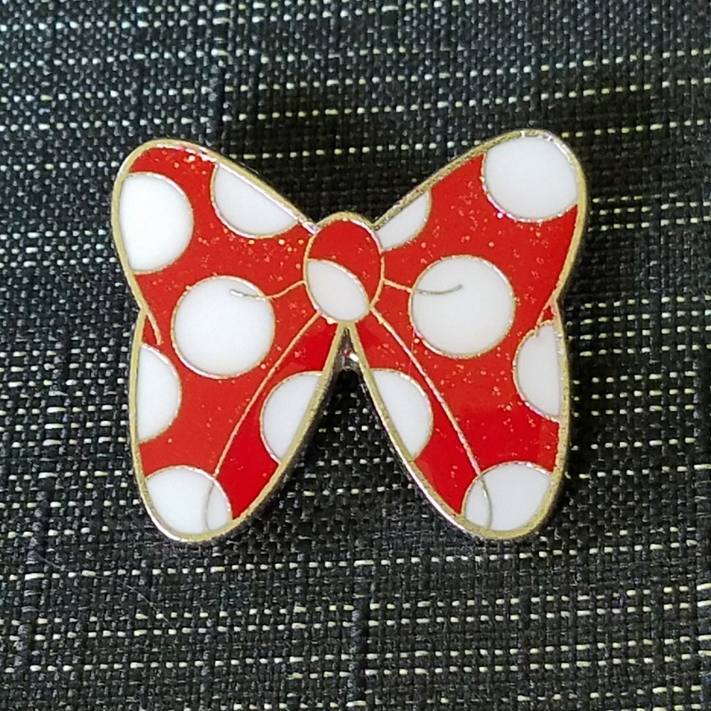 Minnie Mouse bow Disney pin